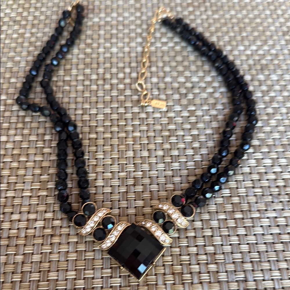 Elegant Black and Gold Necklace